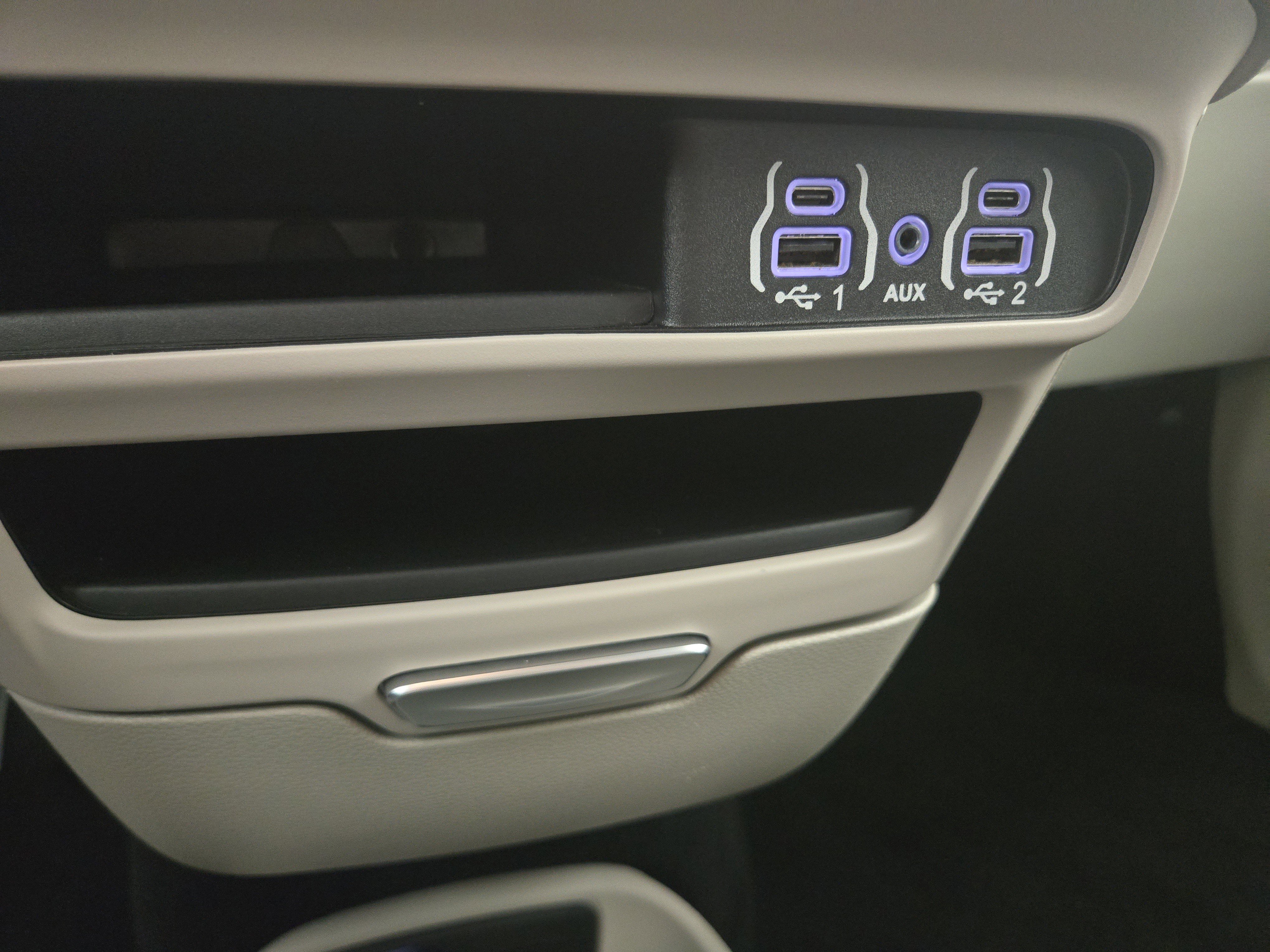 Used 2024 Chrysler Pacifica Touring-L image 29