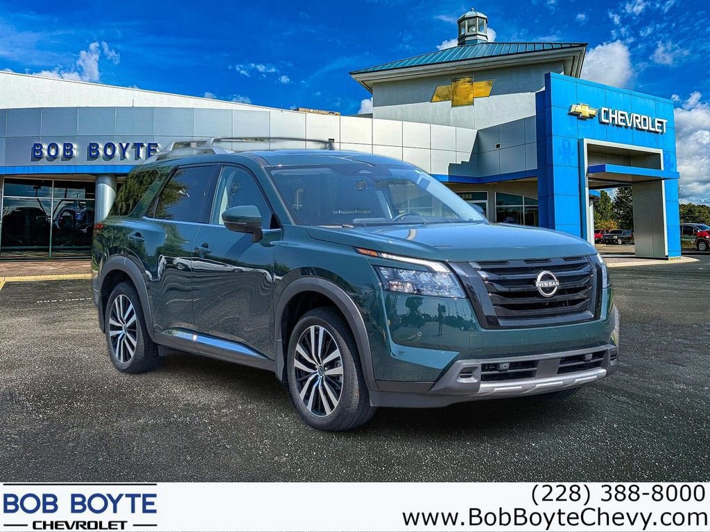 Used 2025 Nissan Pathfinder Platinum FWD image 1