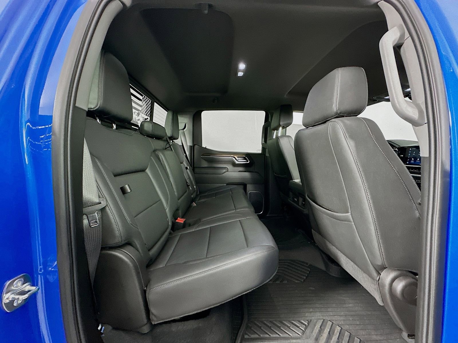 Used 2025 Chevrolet Silverado 1500 LT Trail Boss w/ LT Trail Boss Premium Package AWD/4WD image 32