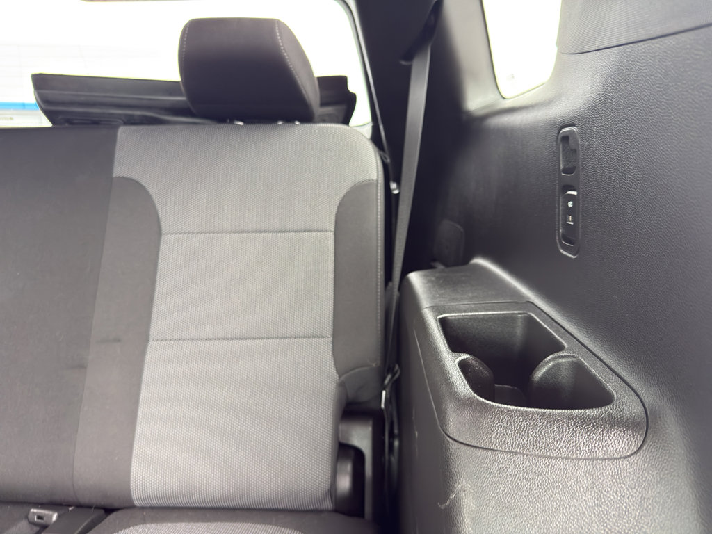 Used 2022 Chevrolet Traverse LT image 37