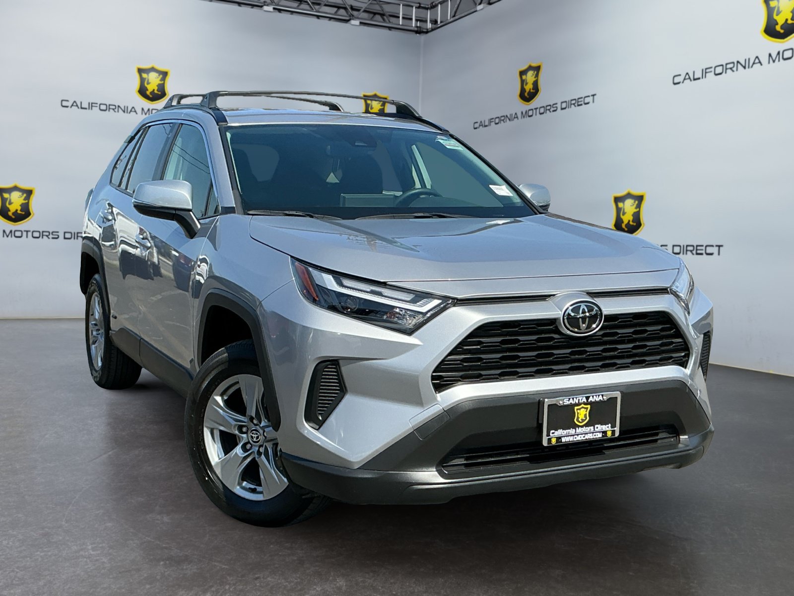 Used 2025 Toyota RAV4 LE AWD/4WD image 3