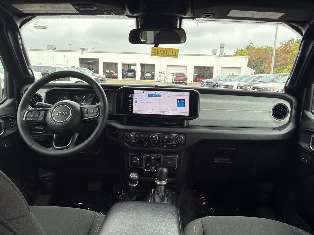 Used 2024 Jeep Wrangler Unlimited w/ Convenience Group AWD/4WD image 20