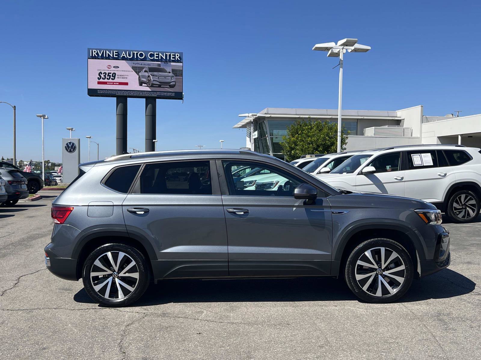 Certified 2023 Volkswagen Taos SE w/ Panoramic Sunroof Package image 27