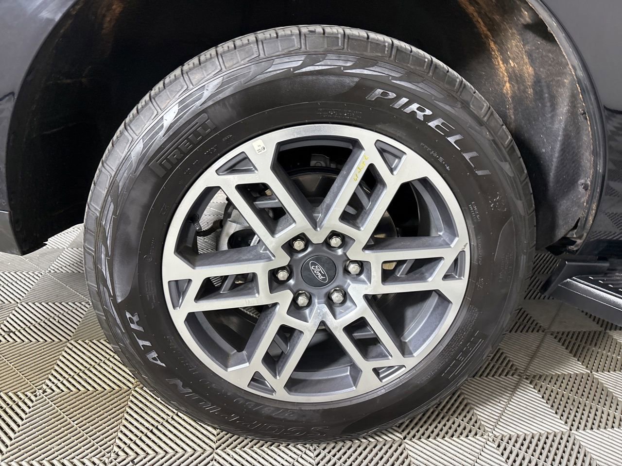 Used 2025 Ford Expedition Active image 29