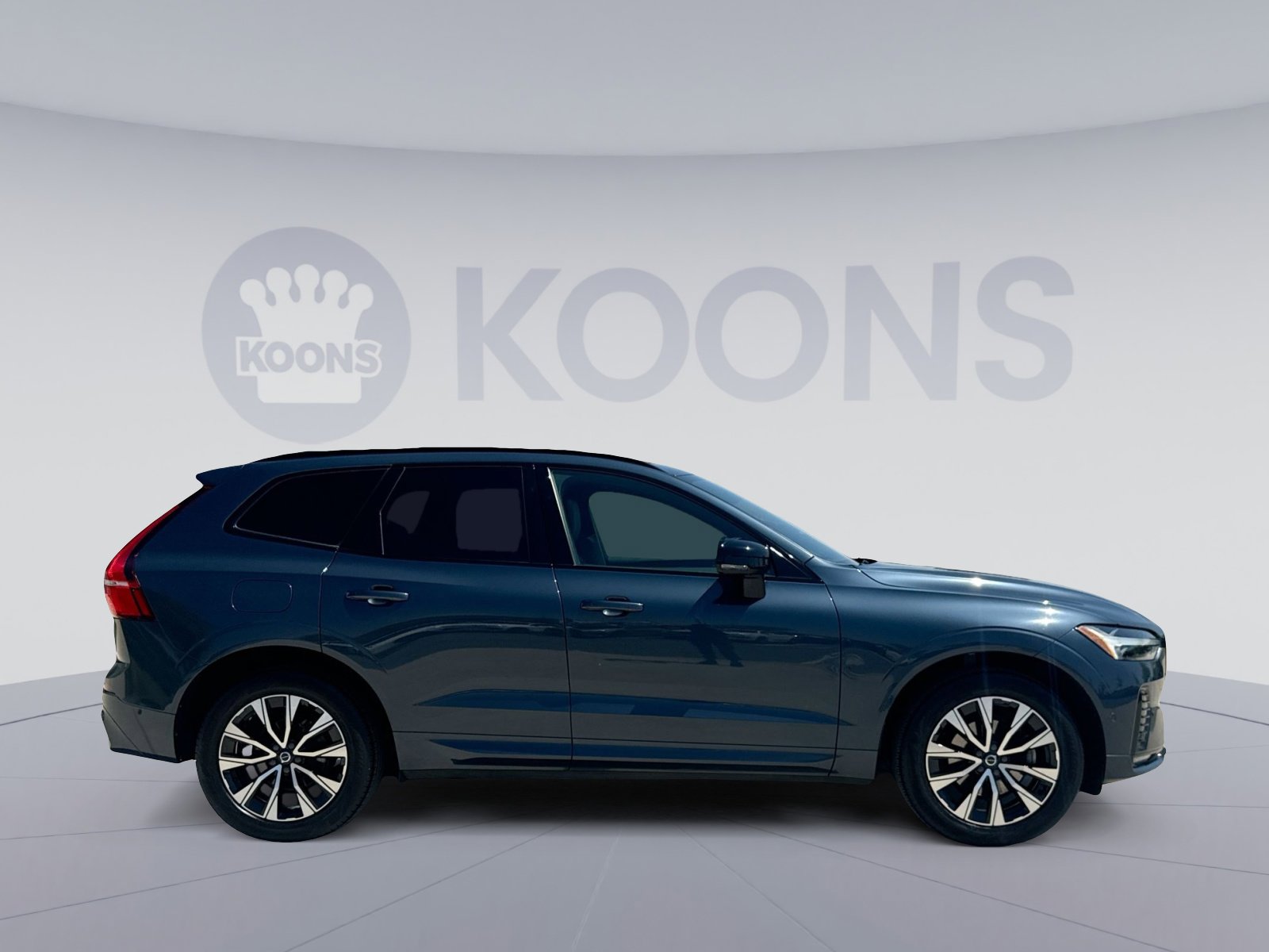 Used 2023 Volvo XC60 B5 Plus AWD/4WD image 8