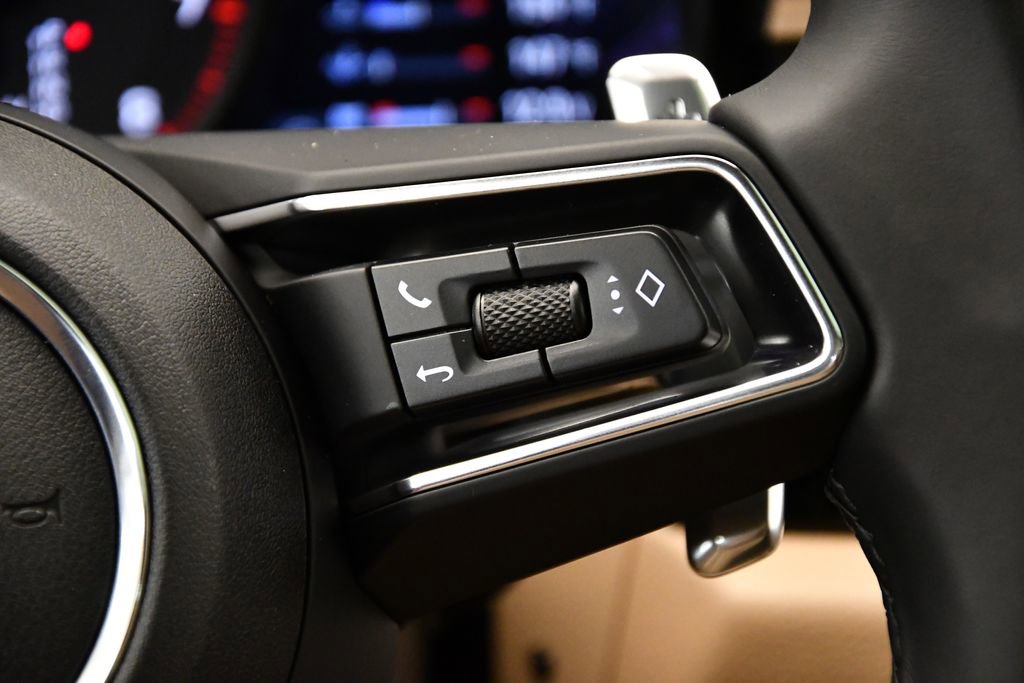 Used 2025 Porsche Macan image 25