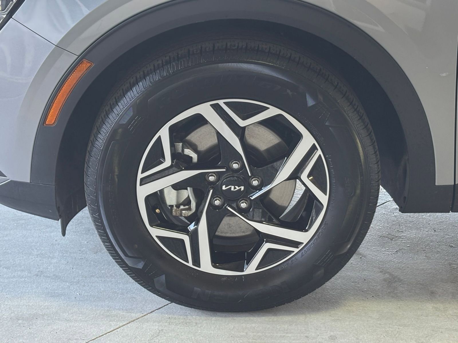 Used 2025 Kia Sportage LX image 29