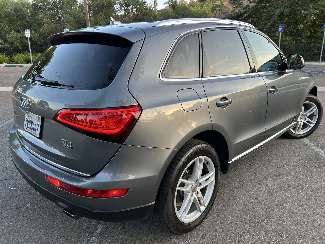 Used 2017 Audi Q5 2.0T Premium Plus w/ Technology Package image 2