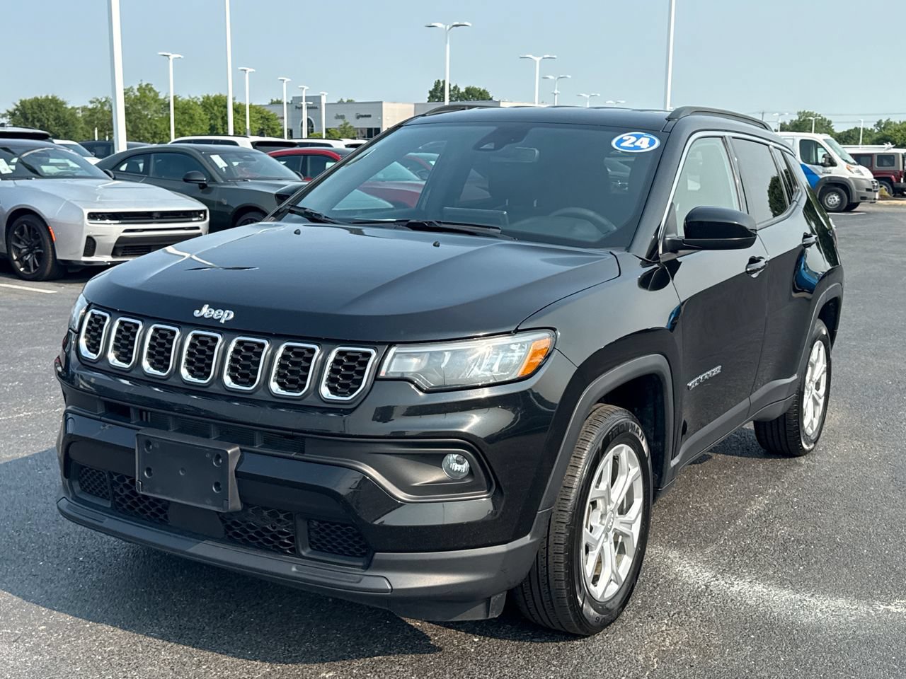 Used 2024 Jeep Compass Latitude AWD/4WD image 7
