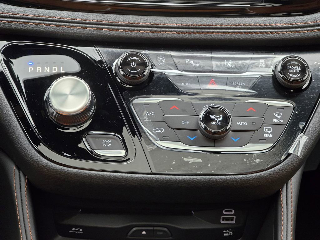 New 2026 Chrysler Pacifica Pinnacle image 35