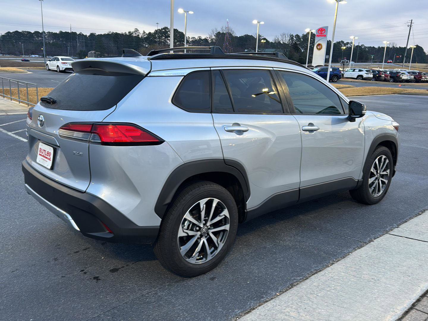 Certified 2025 Toyota Corolla Cross XLE image 5