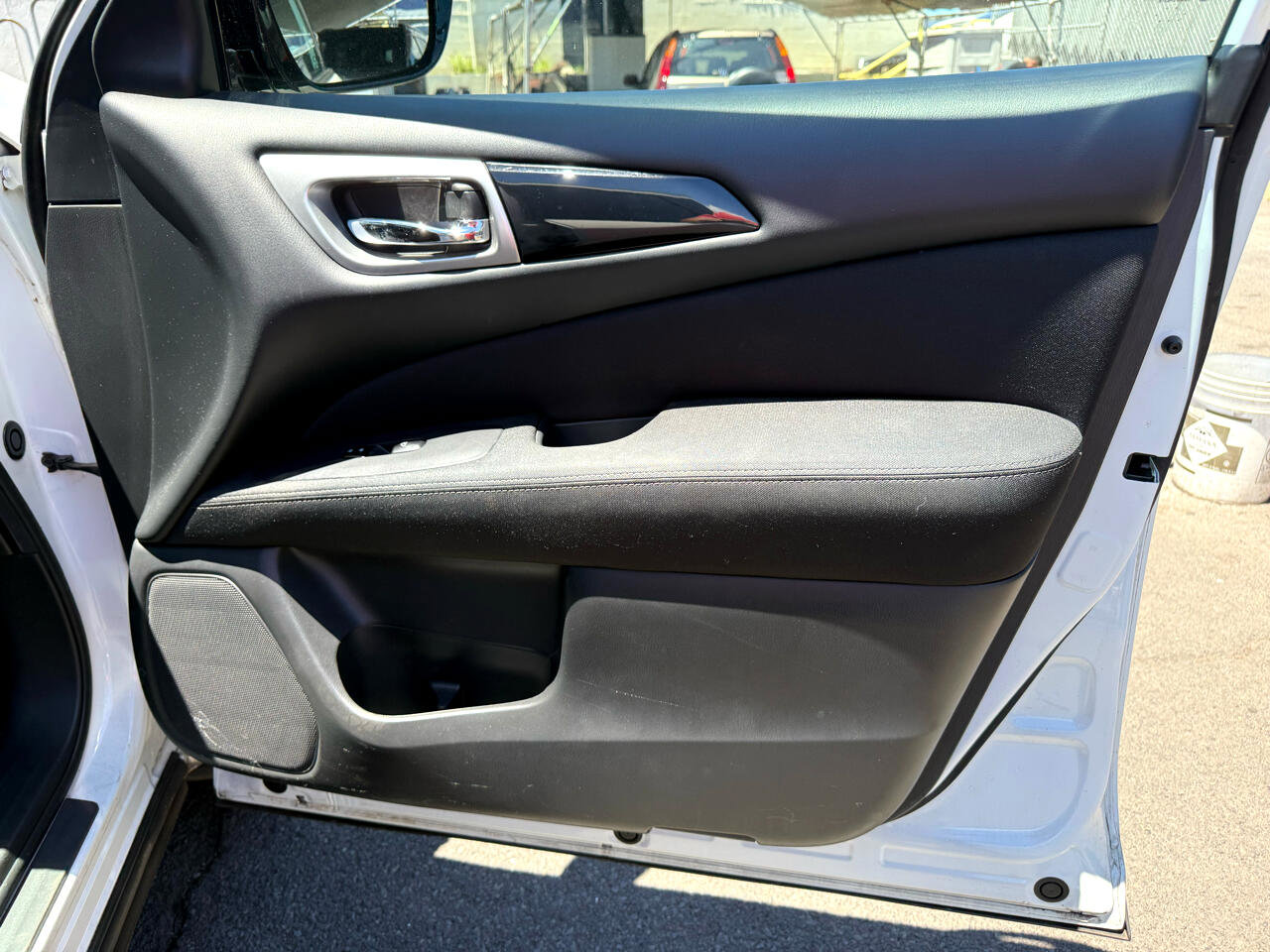 Used 2017 Nissan Pathfinder SV image 11