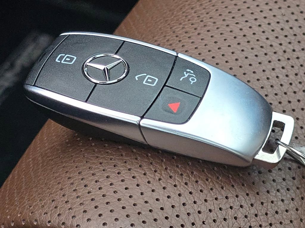 Used 2024 Mercedes-Benz GLS 580 4MATIC image 40