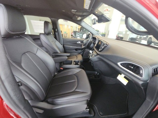 New 2026 Chrysler Pacifica Select image 18