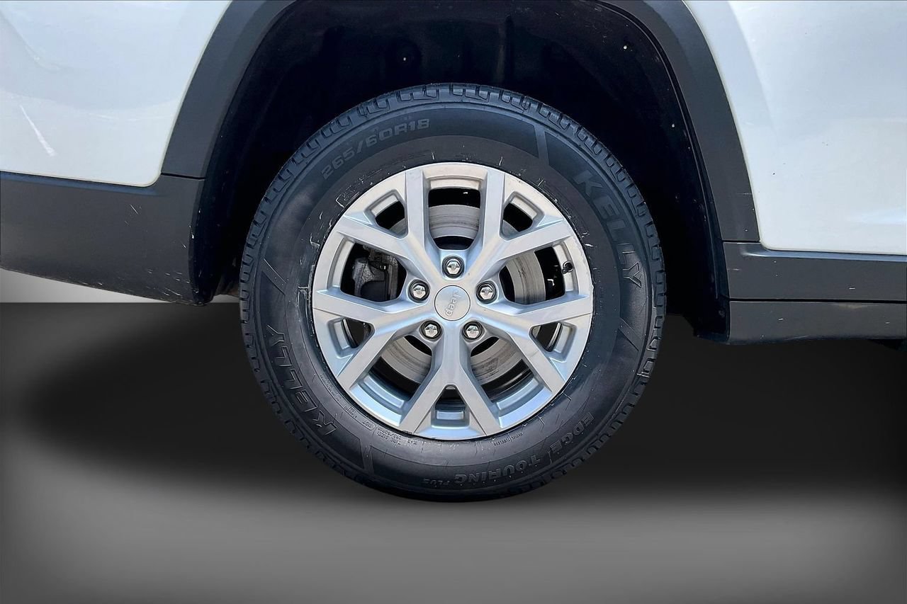 Used 2023 Jeep Grand Cherokee L Limited AWD/4WD image 38
