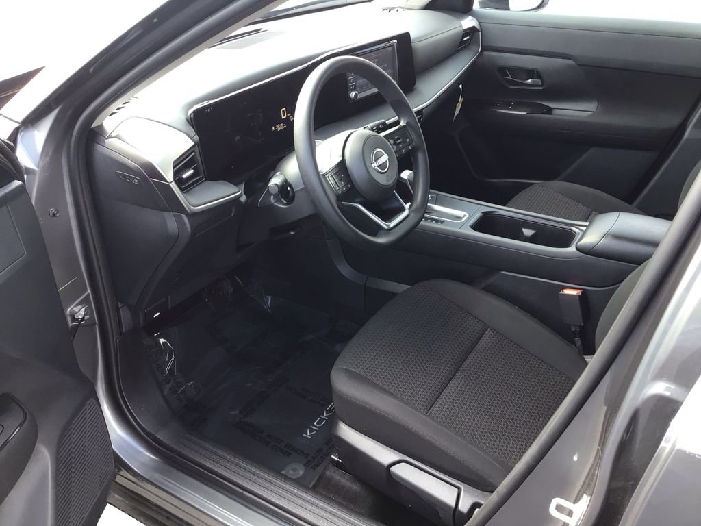 Used 2025 Nissan Kicks S image 9