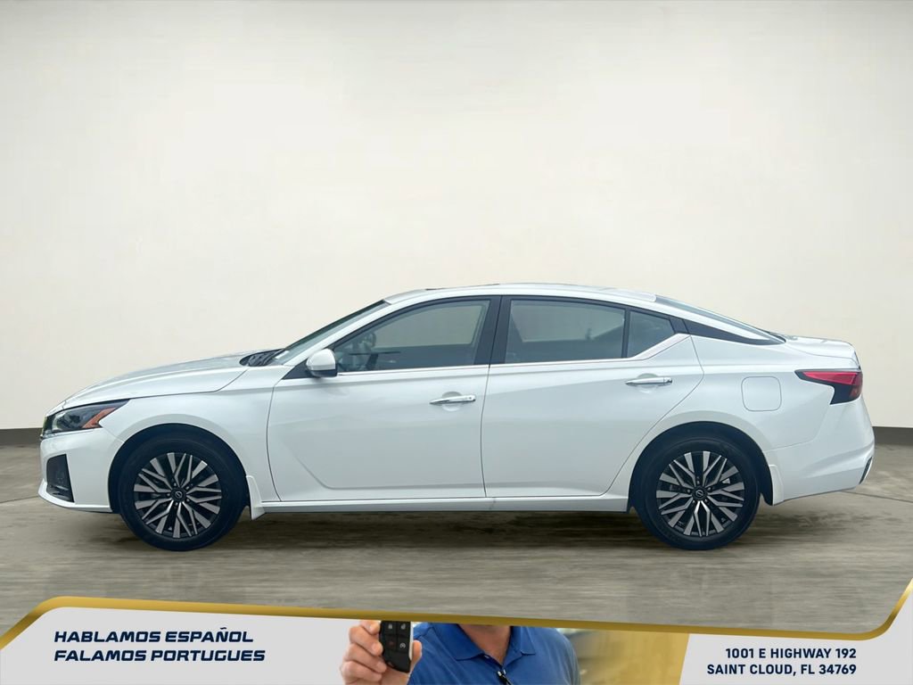 Used 2025 Nissan Altima 2.5 SV w/ SV Premium Package image 3