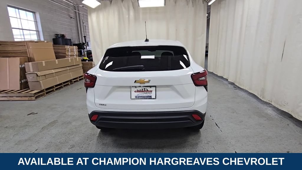 Used 2024 Chevrolet Trax LS w/ LS Convenience Package FWD image 9