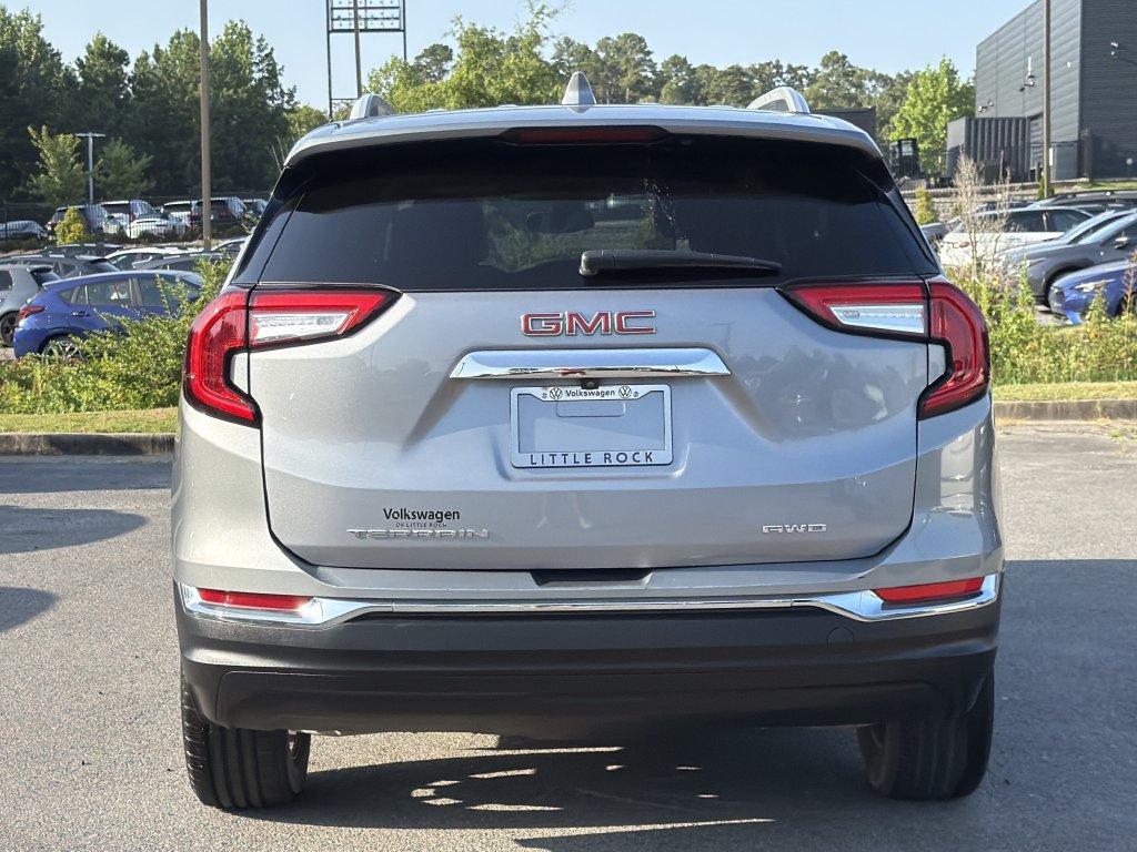 Used 2024 GMC Terrain SLT AWD/4WD image 4