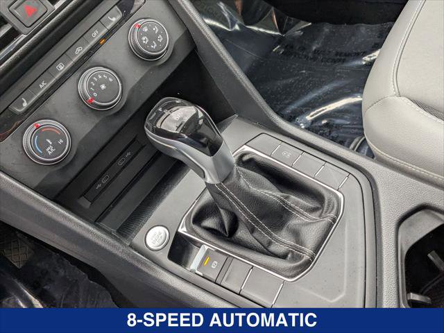 Certified 2022 Volkswagen Taos SE w/ Panoramic Sunroof Package FWD image 19