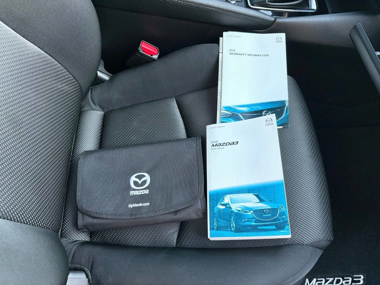 Used 2018 MAZDA MAZDA3 Sport FWD image 32