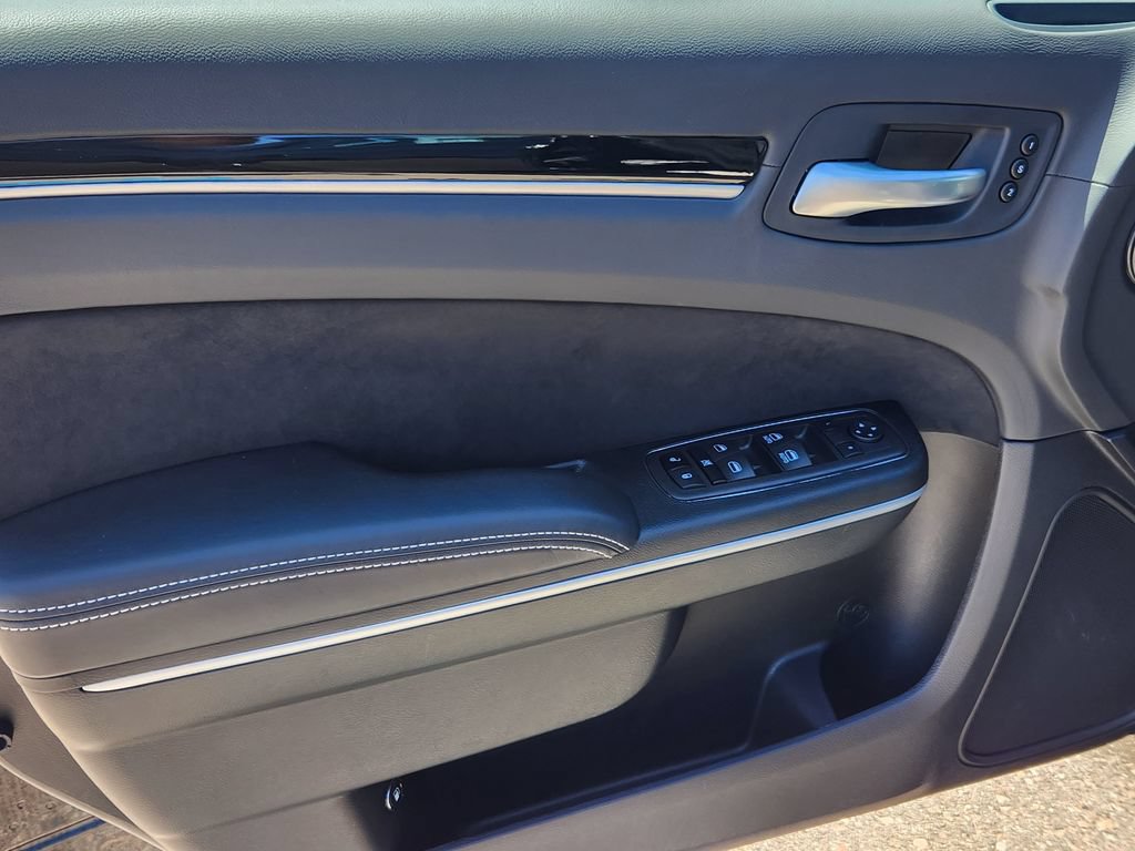 Used 2023 Chrysler 300 C RWD image 6