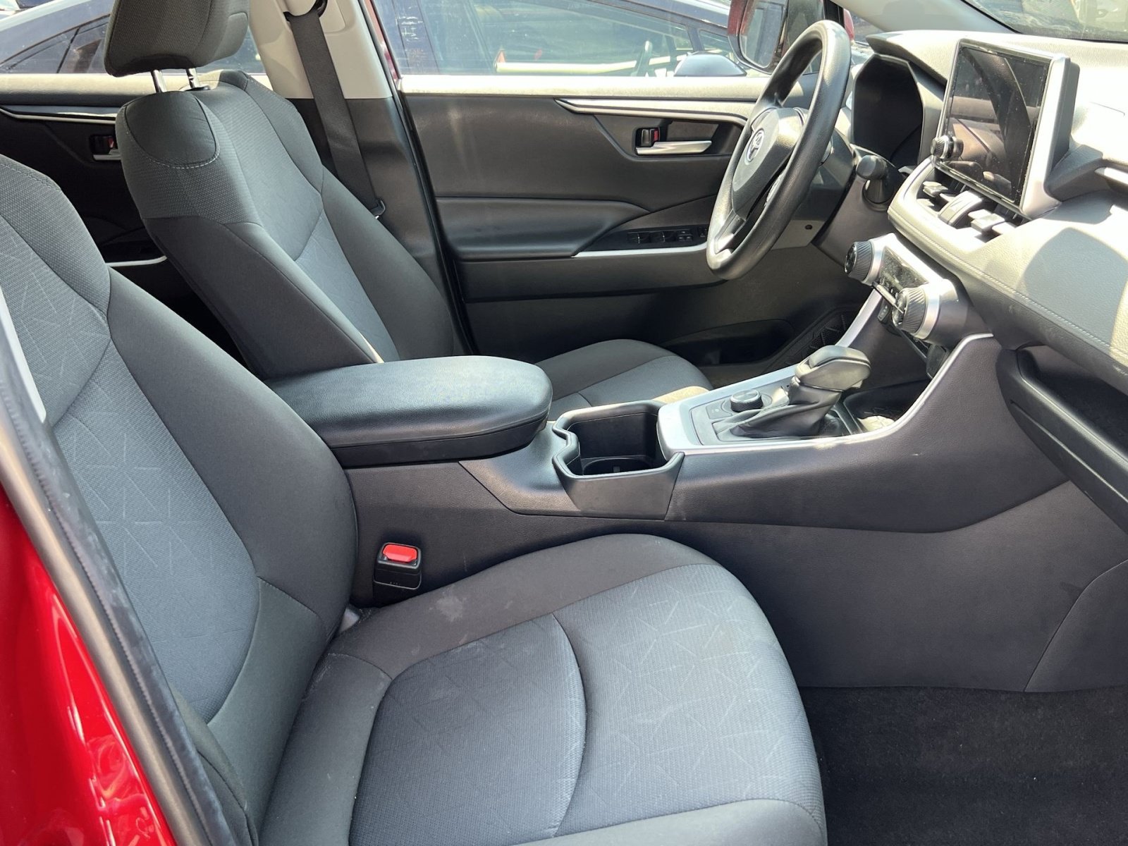 Used 2025 Toyota RAV4 XLE AWD/4WD image 23