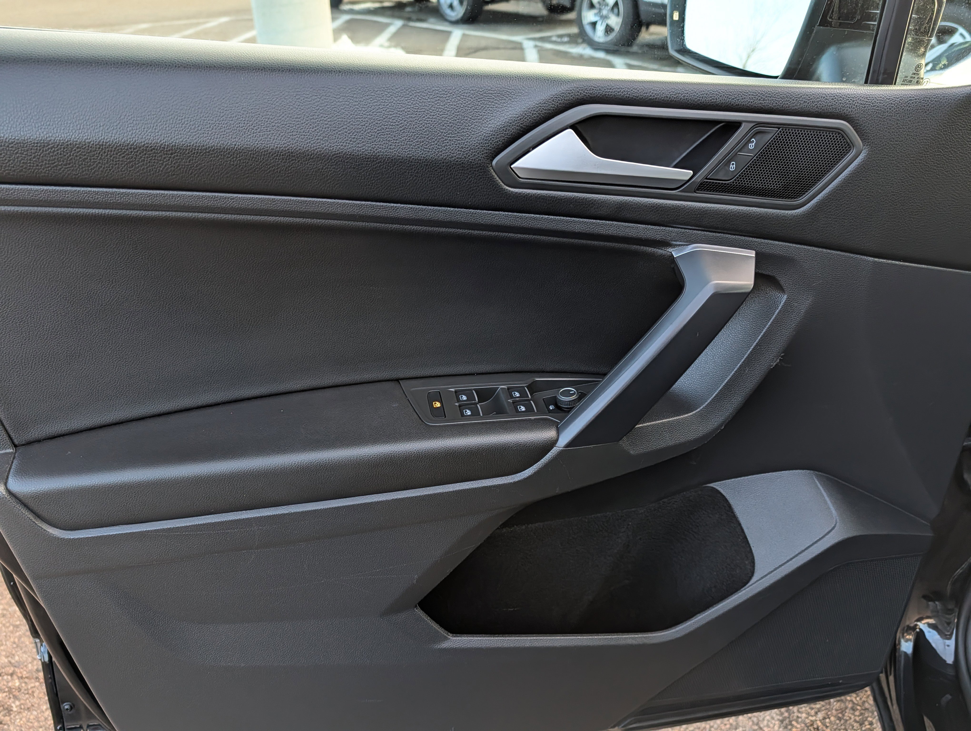 Used 2021 Volkswagen Tiguan SE image 22