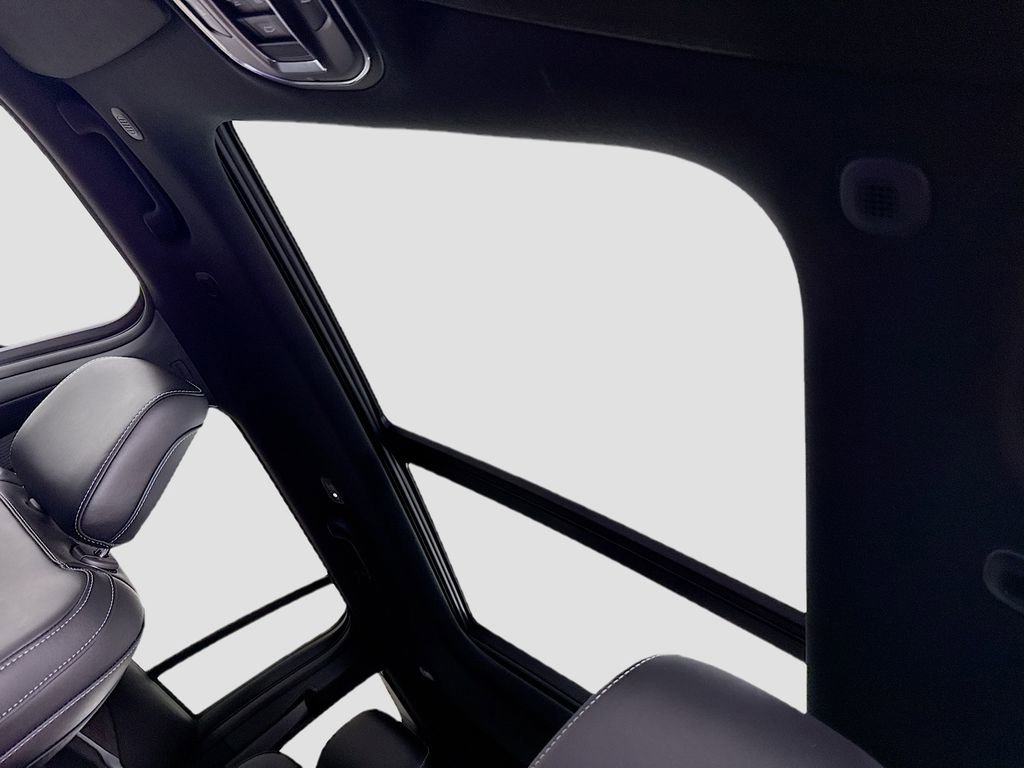 New 2025 Jeep Grand Cherokee Limited w/ Black Appearance Package image 20