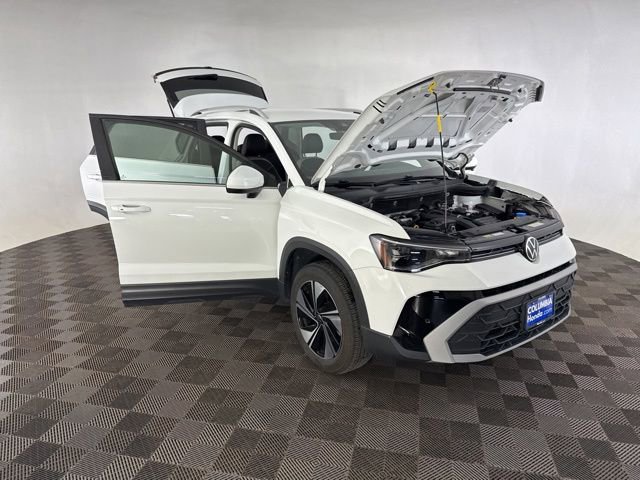 Used 2025 Volkswagen Taos SE AWD/4WD image 15