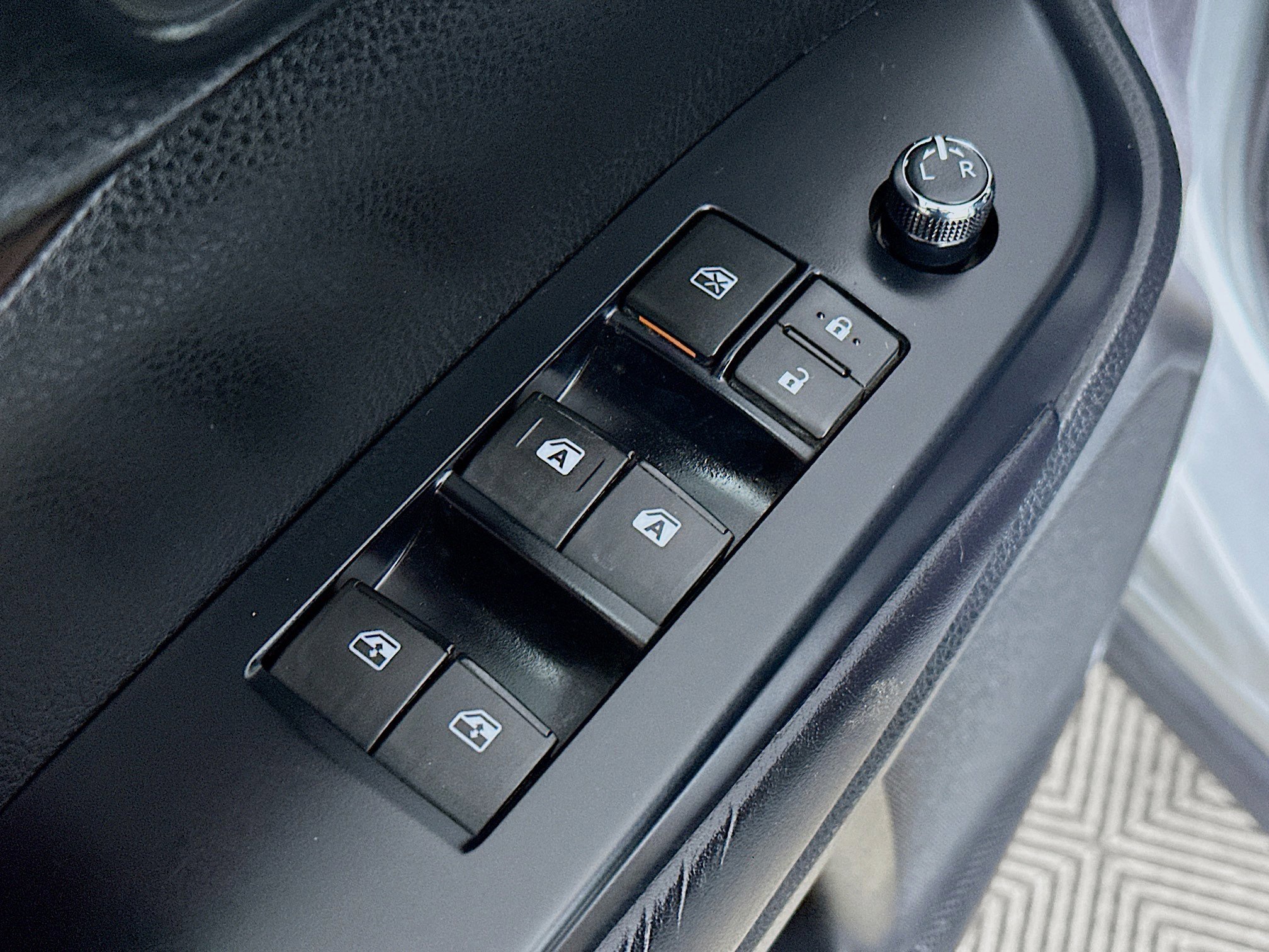 Used 2019 Toyota Highlander XLE image 17