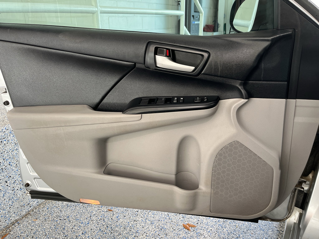 Used 2014 Toyota Camry LE FWD image 21