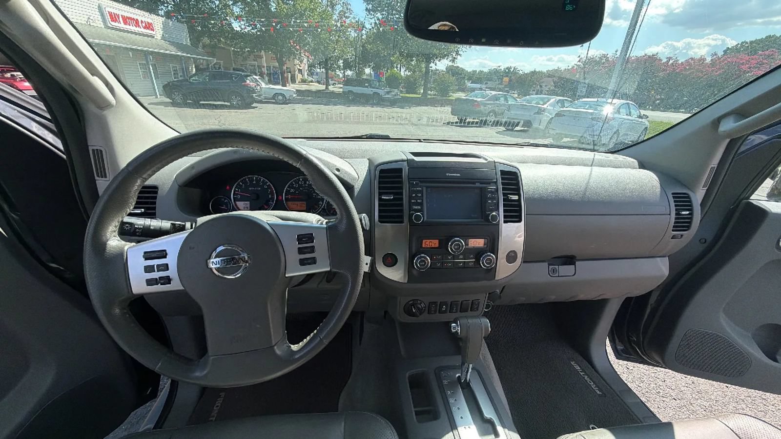 Used 2015 Nissan Frontier SL w/ Moonroof Package AWD/4WD image 14