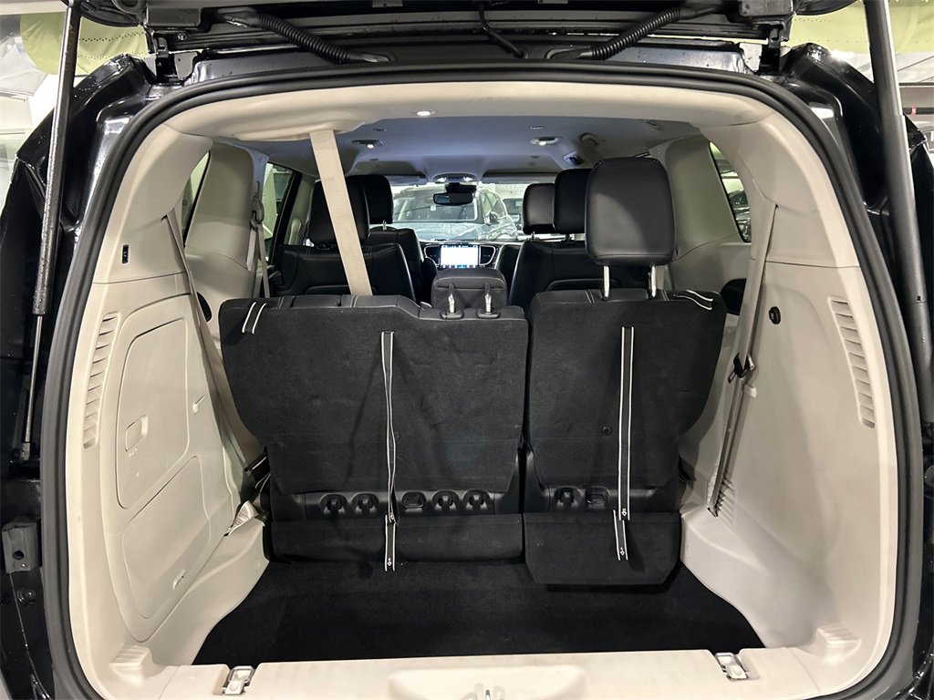 Used 2022 Chrysler Pacifica Touring-L image 26