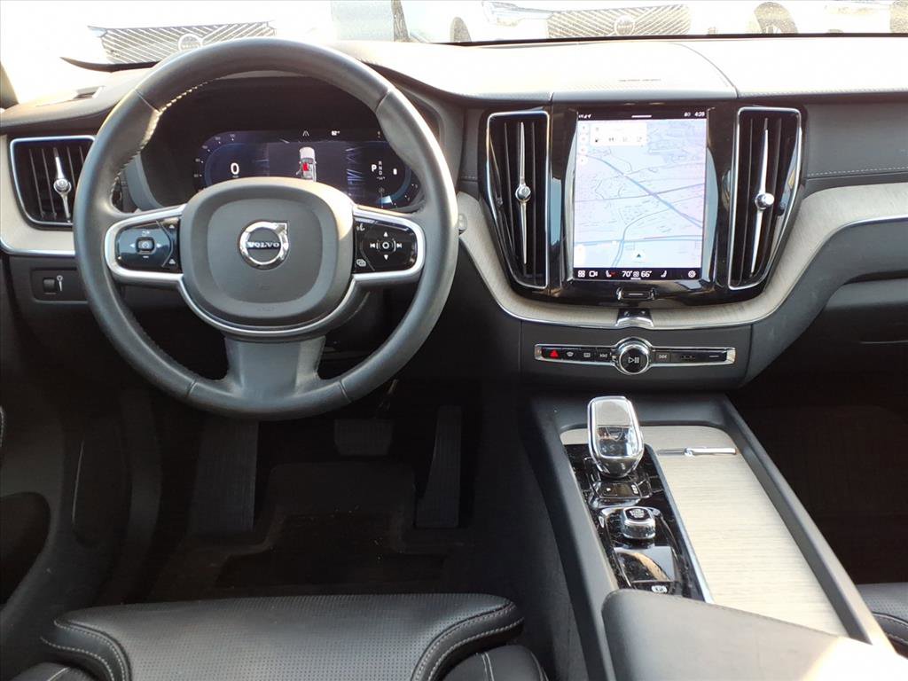 Used 2022 Volvo XC60 B5 Inscription w/ Protection Package Premier image 13