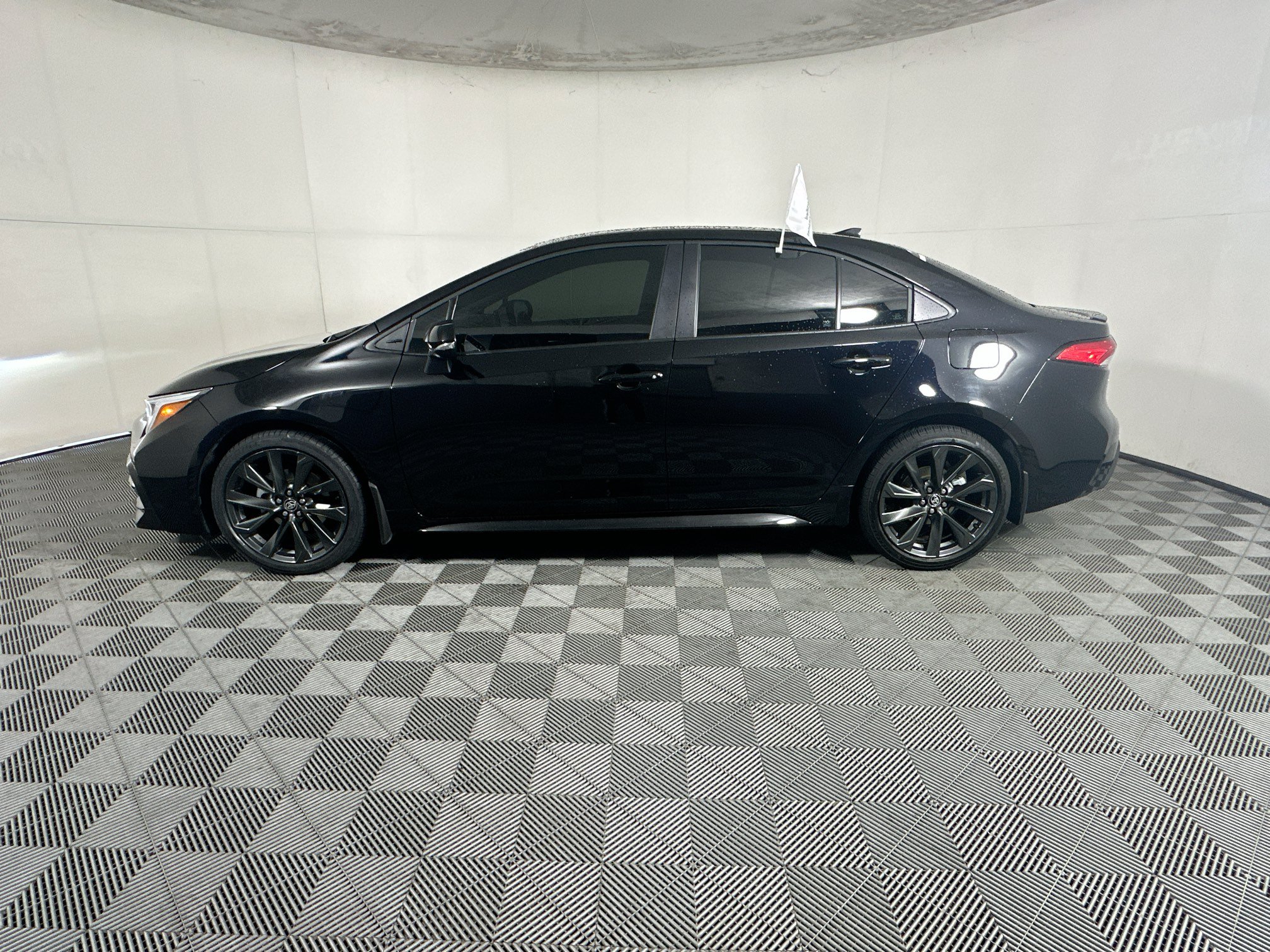 Certified 2025 Toyota Corolla SE FWD image 6