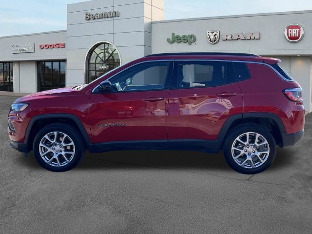 Used 2023 Jeep Compass Latitude w/ Sun and Sound Group AWD/4WD image 4