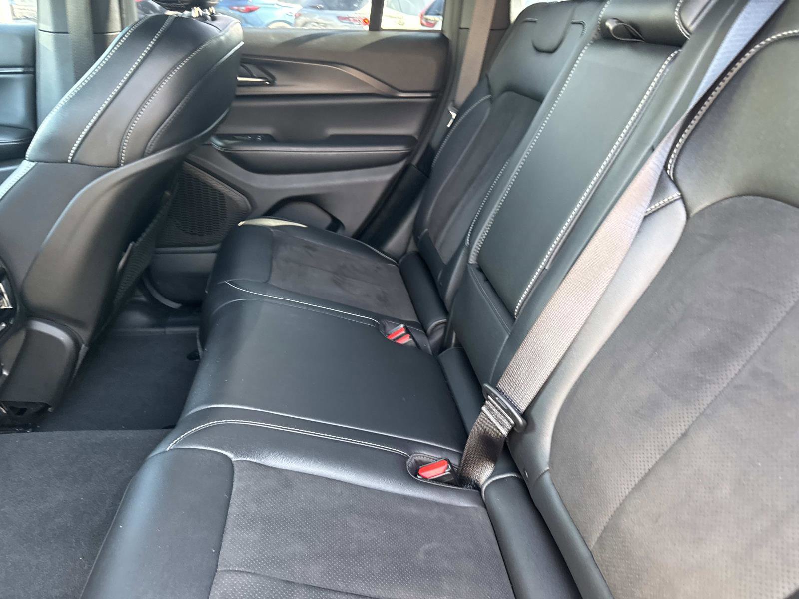 Used 2024 Jeep Grand Cherokee Altitude image 13