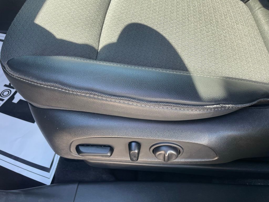 Used 2022 Buick Encore GX Select image 10