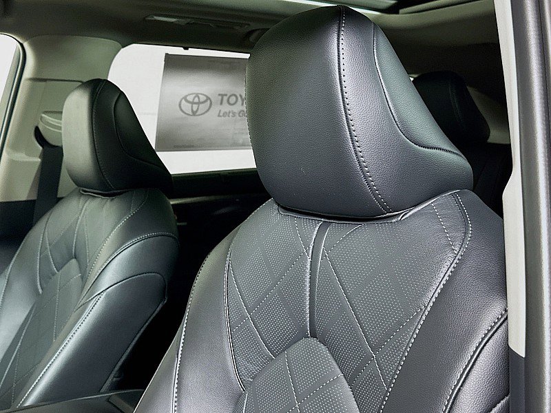 New 2026 Toyota Highlander Platinum image 11