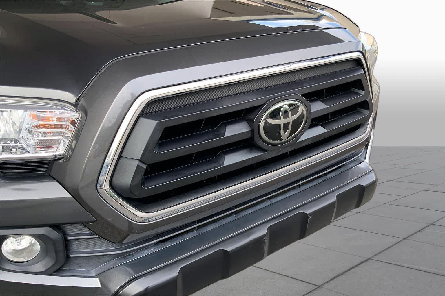 Used 2022 Toyota Tacoma SR5 w/ Technology Package RWD image 32