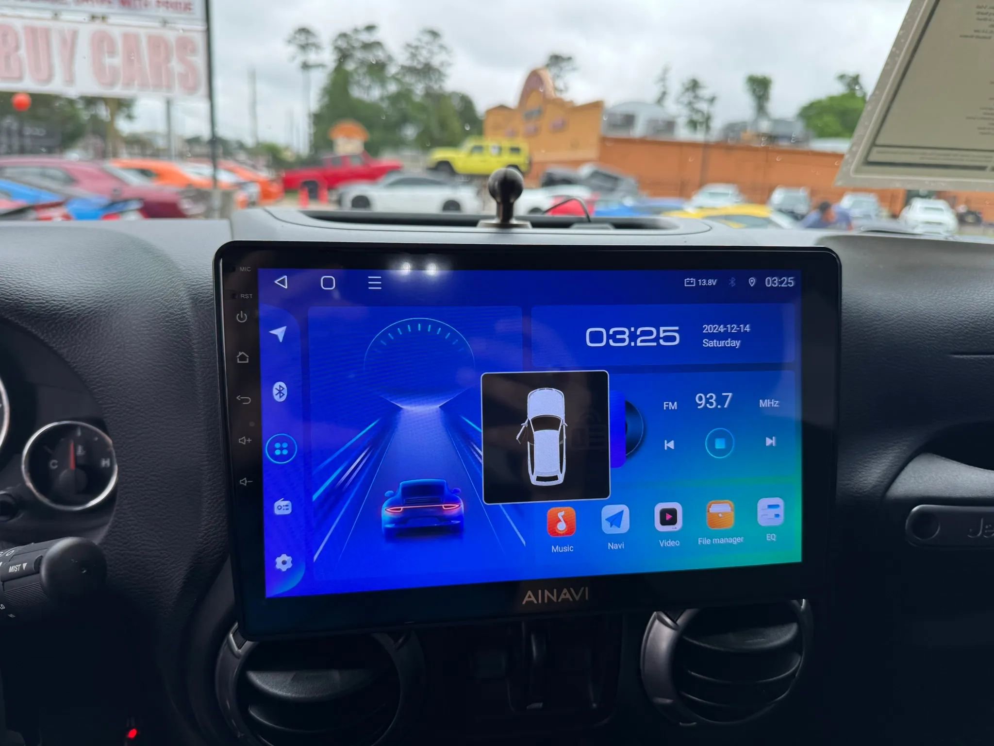 Used 2018 Jeep Wrangler Unlimited Sahara AWD/4WD image 30