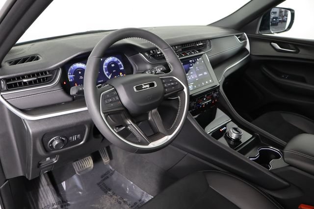 Used 2025 Jeep Grand Cherokee L Altitude AWD/4WD image 27