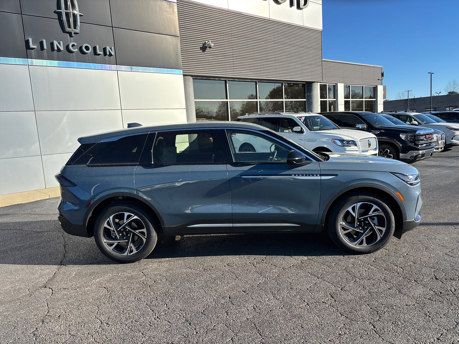 New 2026 Lincoln Nautilus Premier image 8