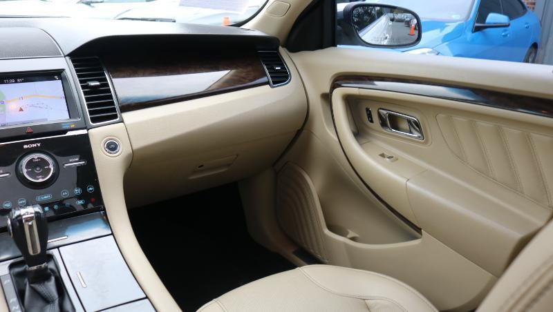 Used 2019 Ford Taurus Limited FWD image 19