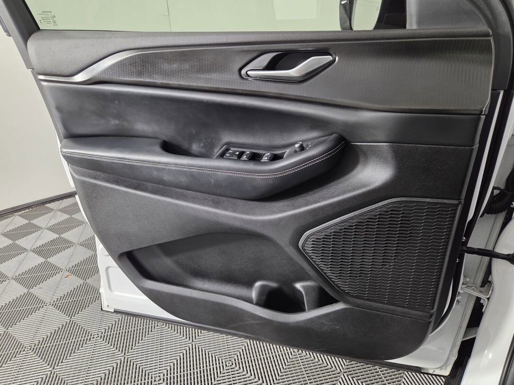 Certified 2023 Jeep Grand Cherokee Altitude image 22