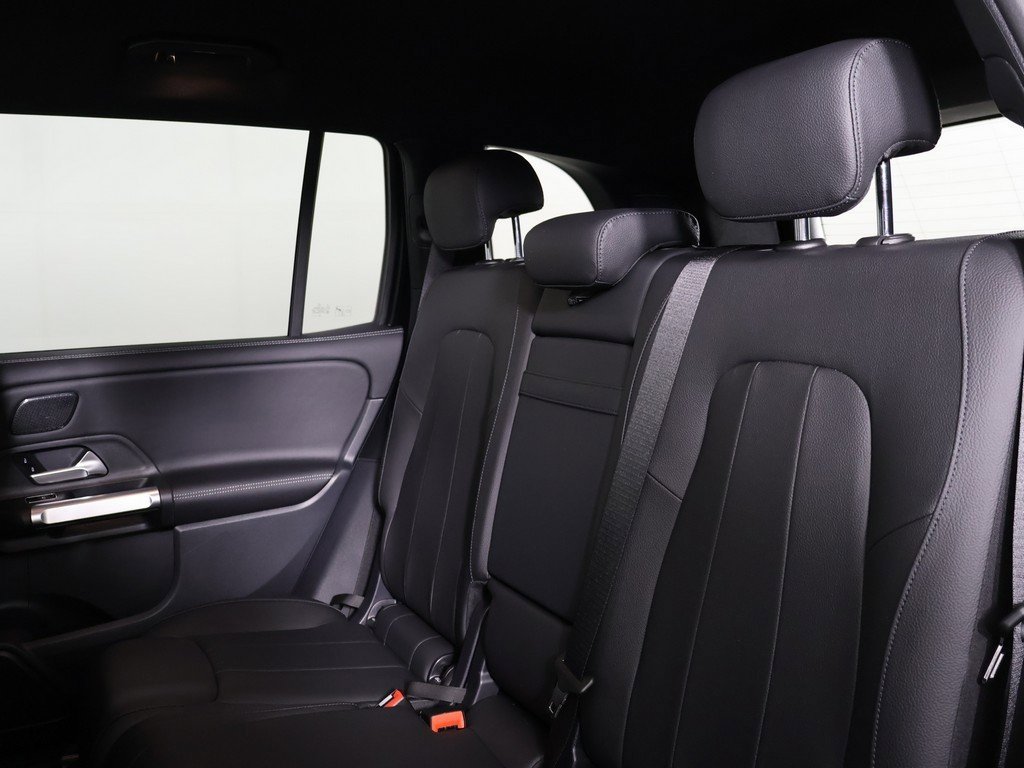 Used 2025 Mercedes-Benz GLB 250 4MATIC image 28