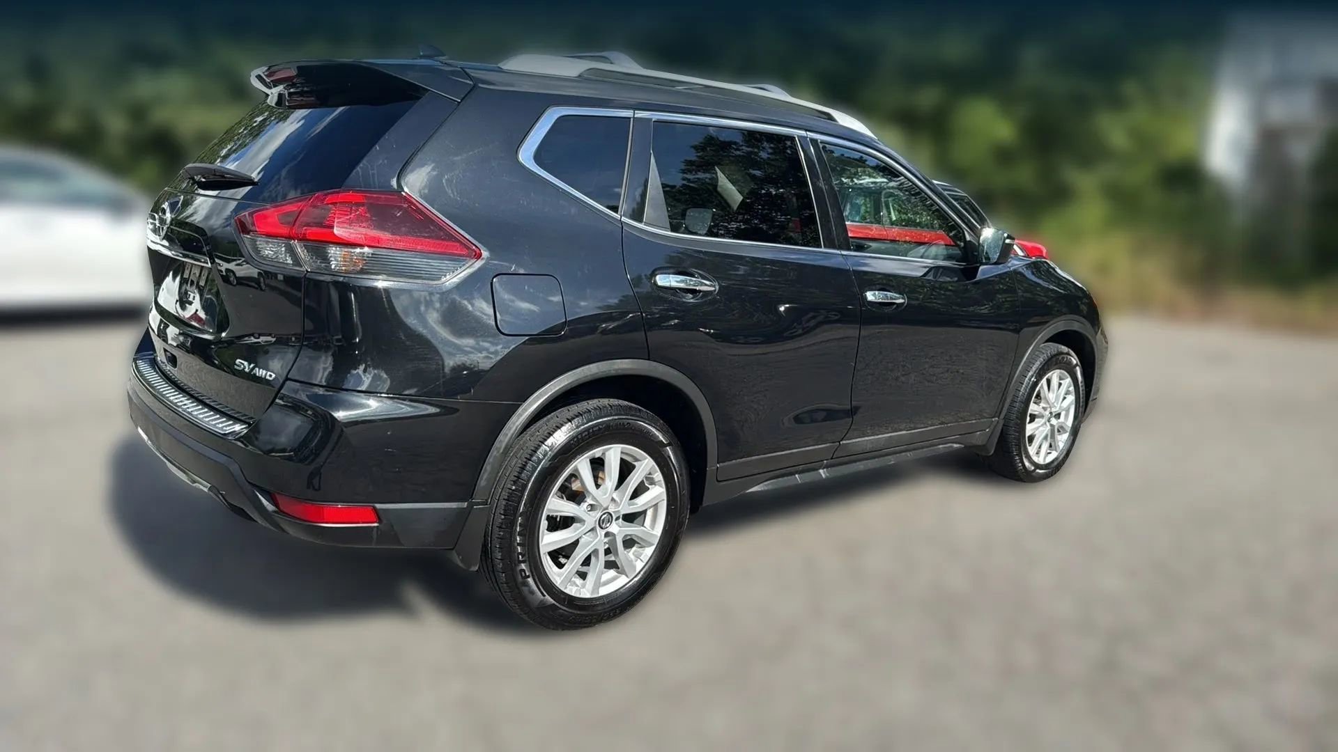 Used 2018 Nissan Rogue SV image 5