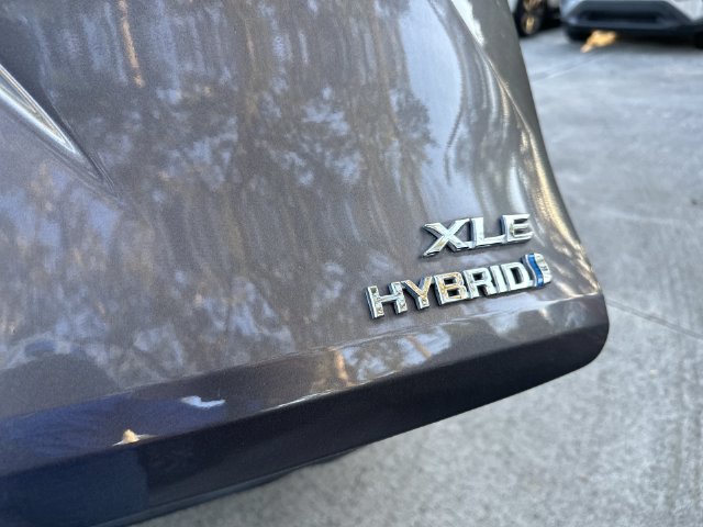Used 2021 Toyota Sienna XLE FWD image 26