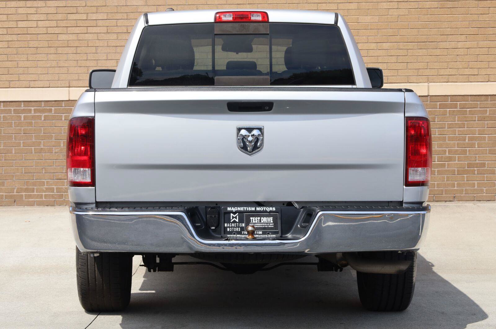 Used 2015 RAM 1500 Classic SLT RWD image 9